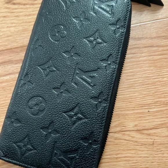 GORGEOUS Louis Vuitton Black Monogram Embossed Zip Wallet with Gold Hardware - Picture 3 of 14